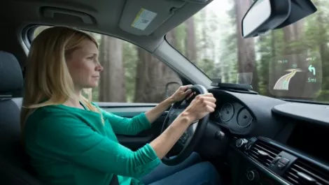 Navdy releases futuristic driving tool